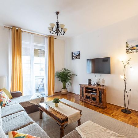 Bright & Spacious Riverside Apartment With Balcony 布达佩斯 外观 照片