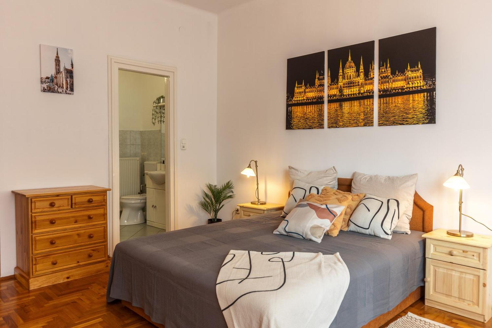 Bright & Spacious Riverside Apartment With Balcony 布达佩斯 外观 照片