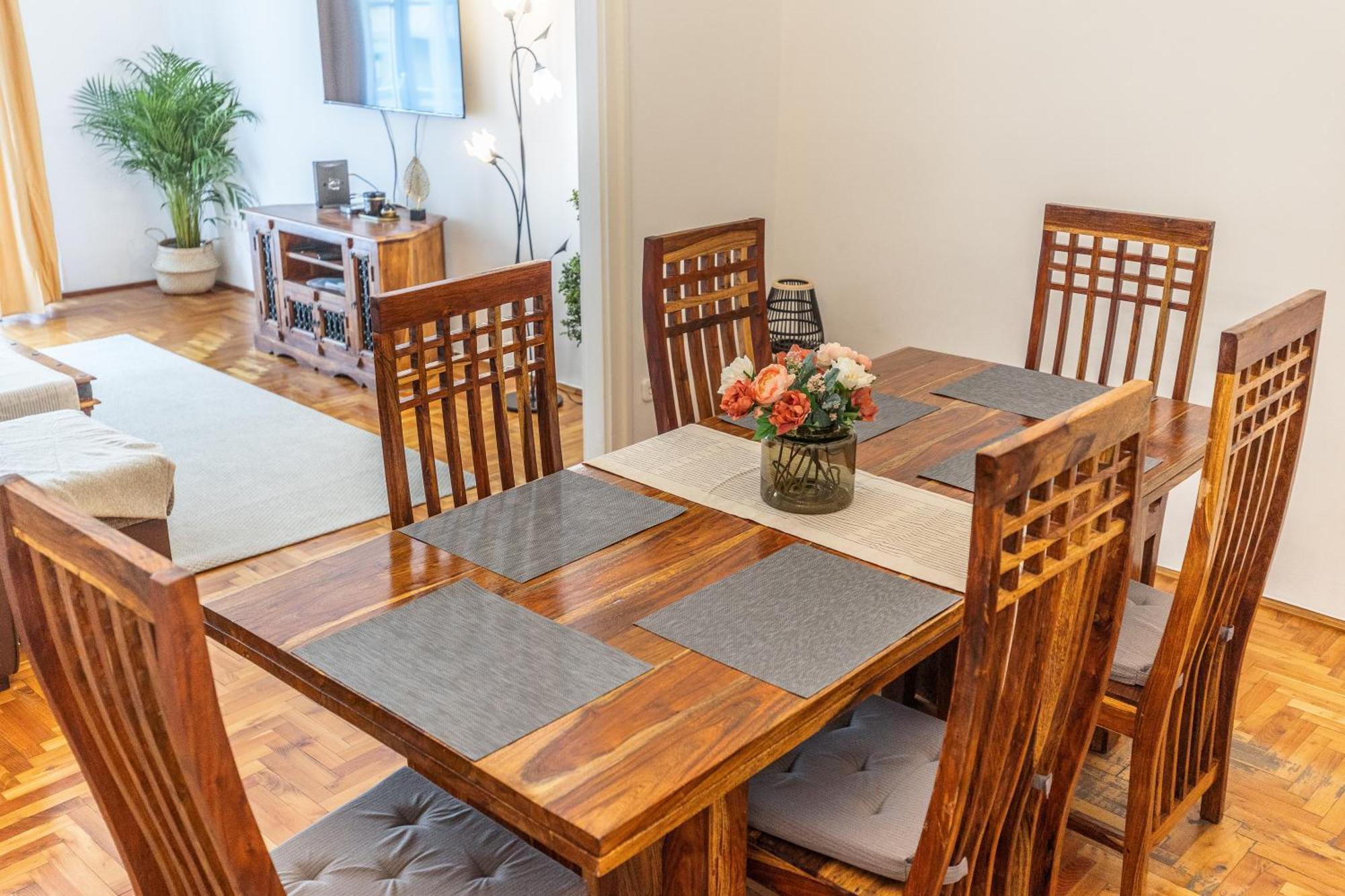 Bright & Spacious Riverside Apartment With Balcony 布达佩斯 外观 照片