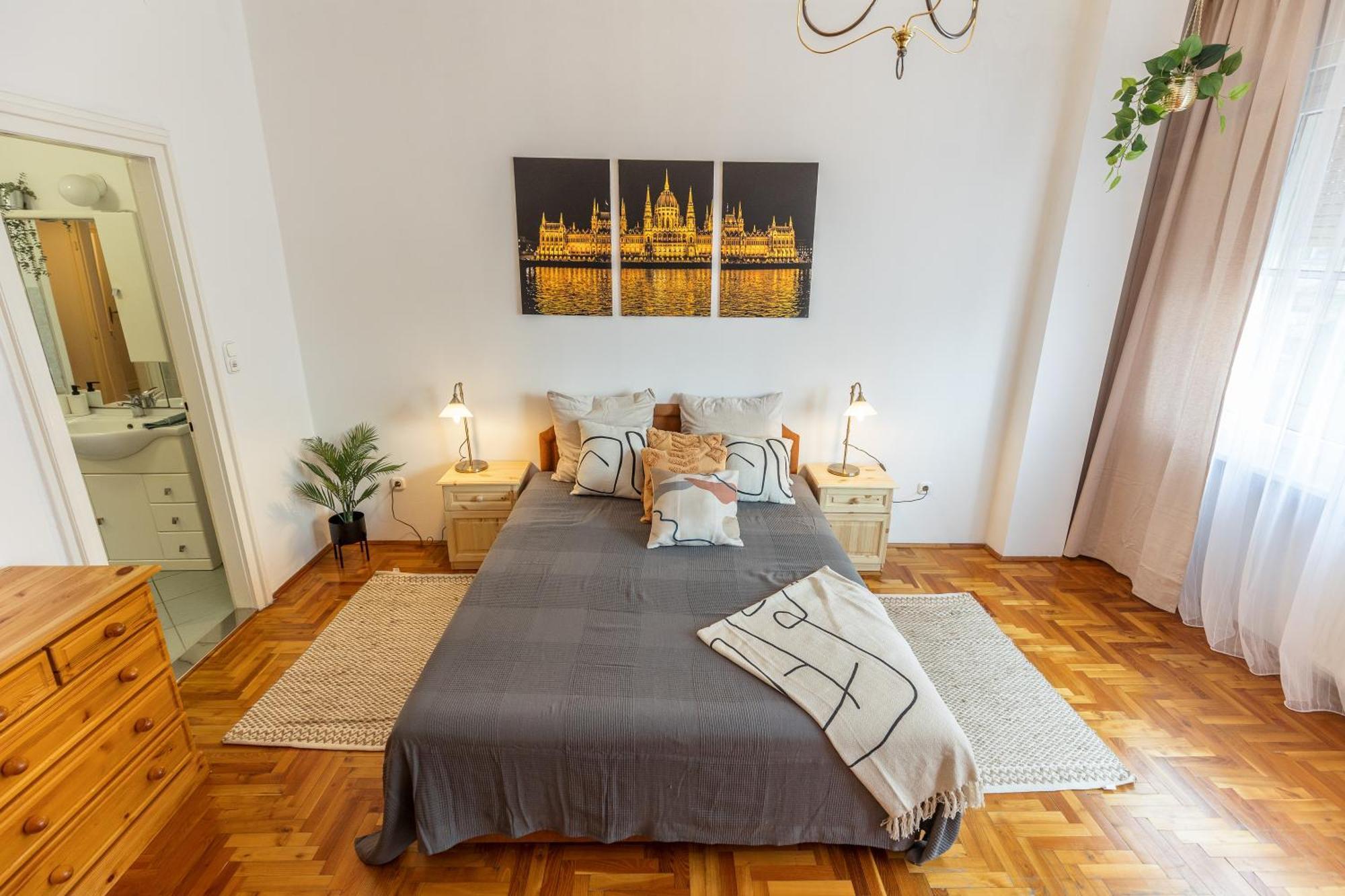 Bright & Spacious Riverside Apartment With Balcony 布达佩斯 外观 照片
