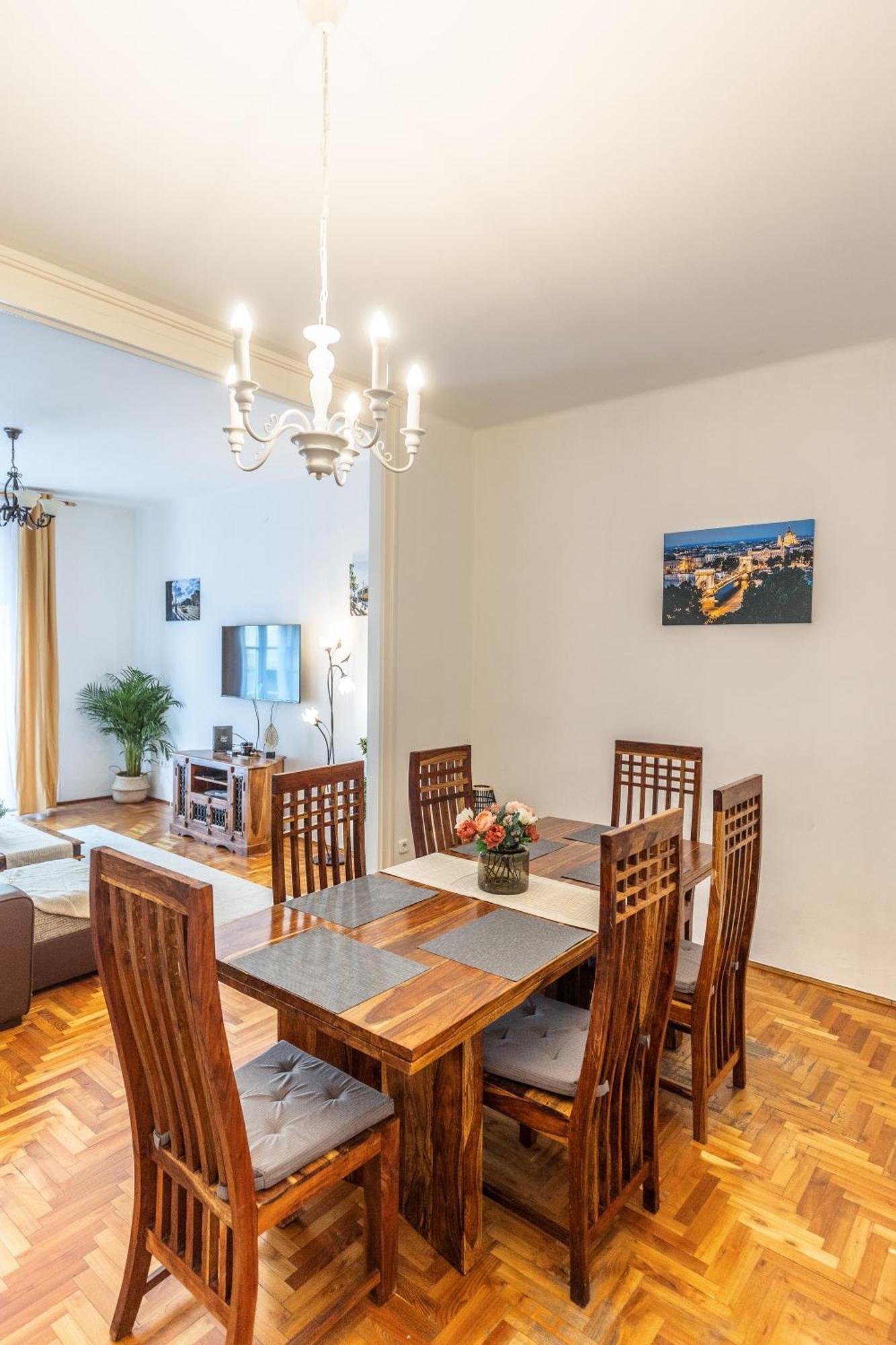 Bright & Spacious Riverside Apartment With Balcony 布达佩斯 外观 照片